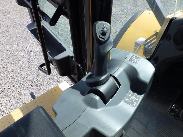 2022-caterpillar-980-image-50