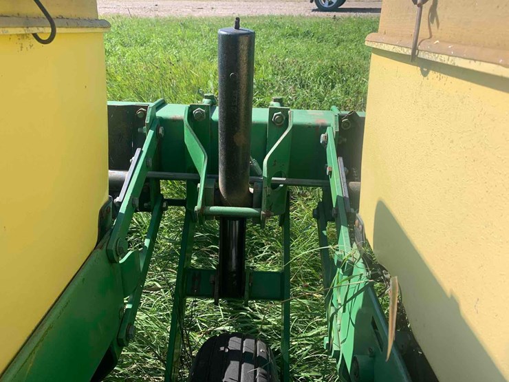 john-deere-7000-corn-planter-image-9