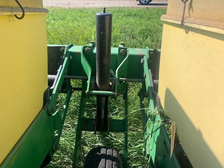 john-deere-7000-corn-planter-image-3