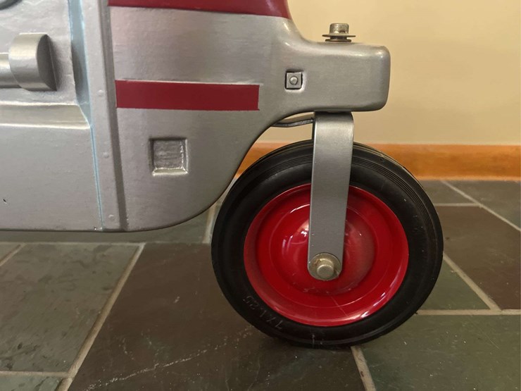 gene-gregory-custom-silver-king-pedal-tractor-image-16