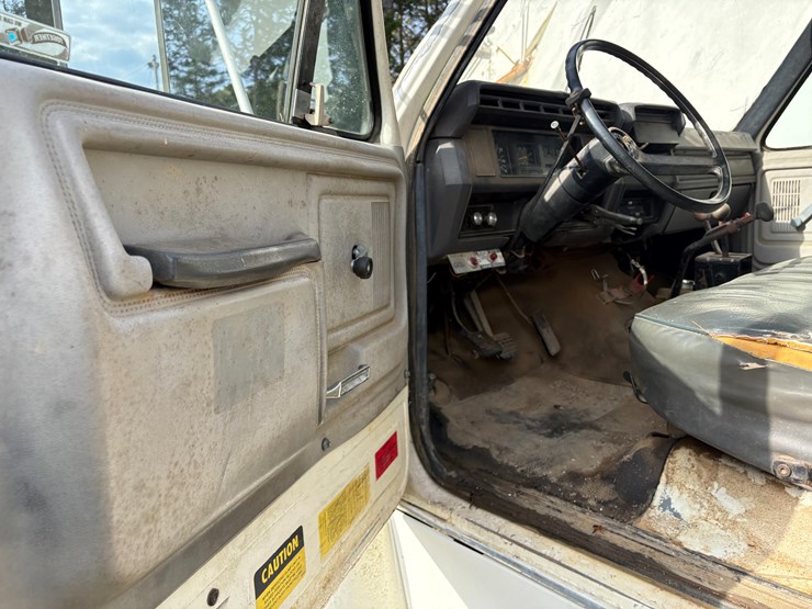 1992-ford-f700-image-45