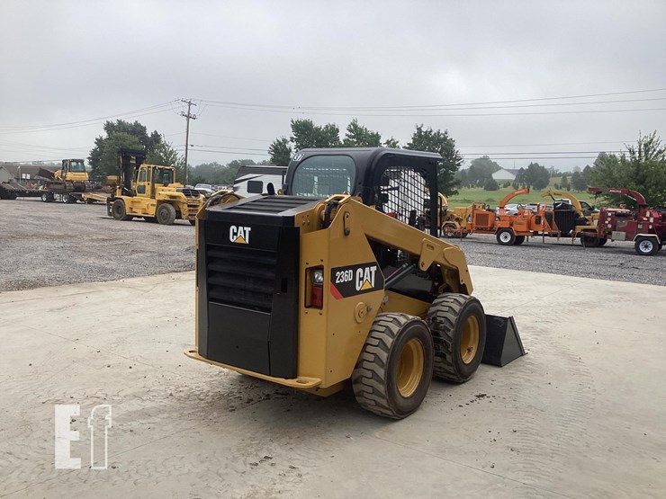 2019-caterpillar-236d-image-4