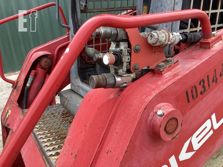 2014-takeuchi-tl12-image-11