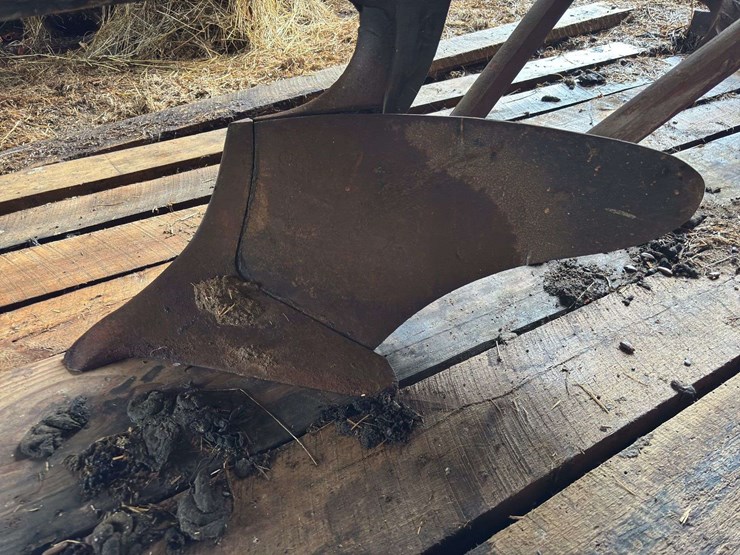 oliver-chilled-plow-works-14”-walking-plow-image-12