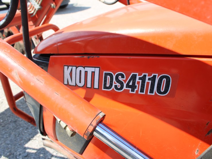 #2409-•-kiotti-ds4110-tractor-with-front-end-loader-image-9