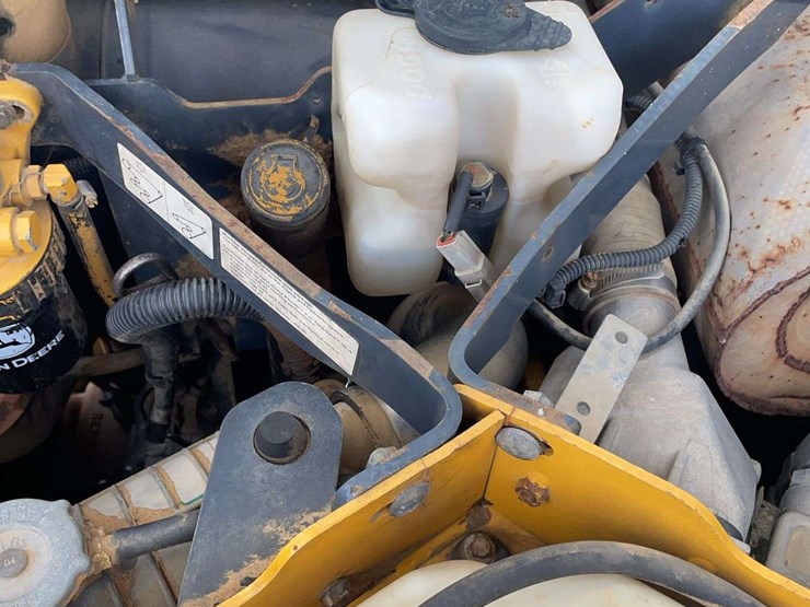 2012-john-deere-329d-image-16