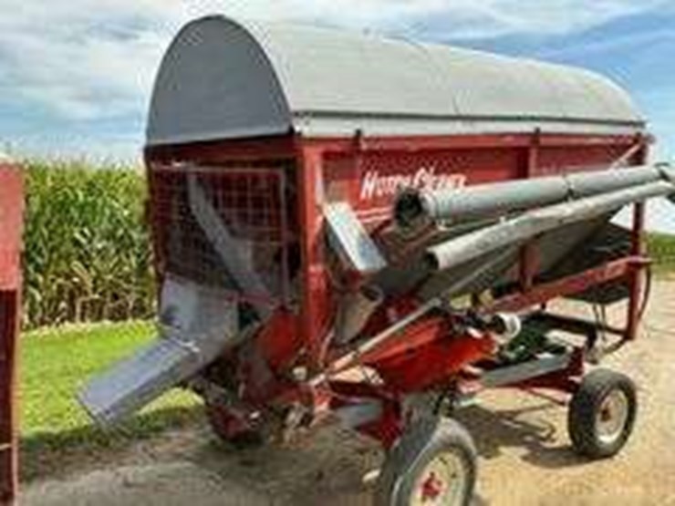 hutch-cleaner-c-3000-grain-cleaner-on-running-gear-image-5