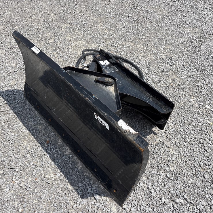 #28425 • GIYI GY-TXC 43" SNOW SHOVEL