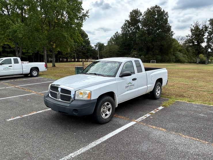 2005-dodge-dakota-image-1
