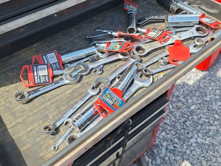 craftsman-doublestack-toolbox-with-misc-tools-image-8