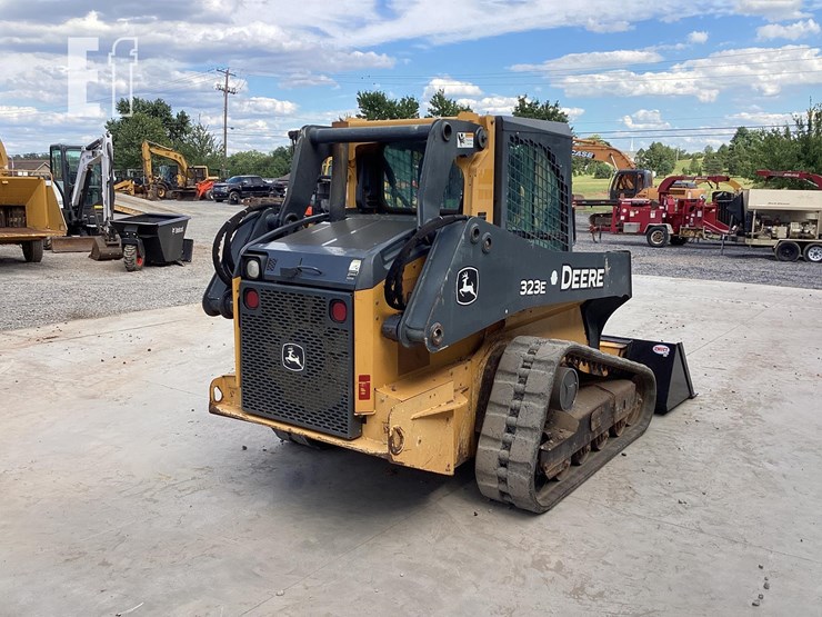 2015-deere-323e-image-4