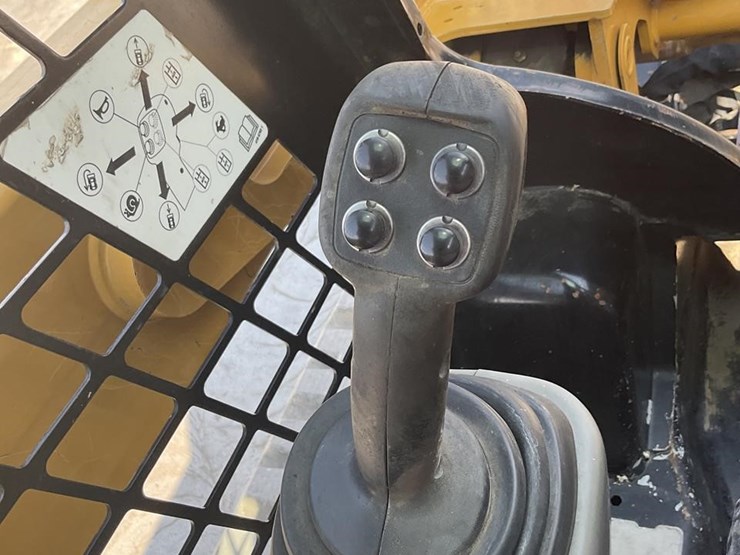 2016-caterpillar-259d-image-17