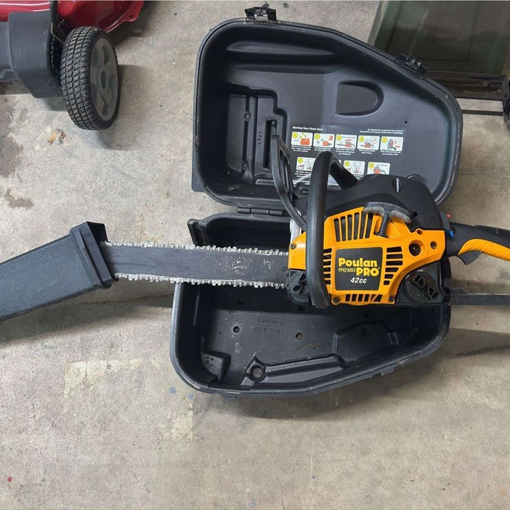 Poulan Pro Chainsaw with Case