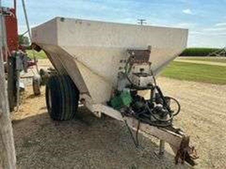 8-ton-stainless-steel-fertilizer-spreader-image-3