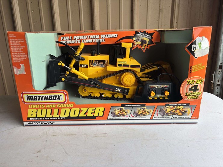 (3)-cat-bulldozer-remote-control-and-vehicle-models-image-2