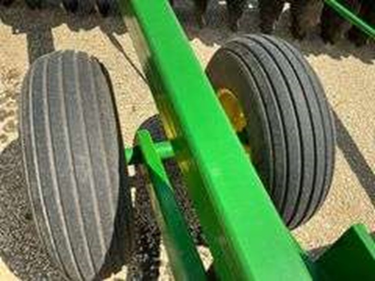john-deere-331-image-12