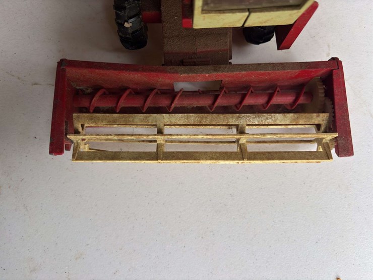 (2)-1/20-international-harvester-915-combine-and-1/16-5100-grain-drill-ertl-image-11