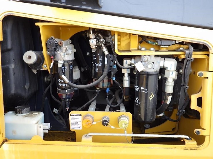 2021-deere-450k-lgp-image-36