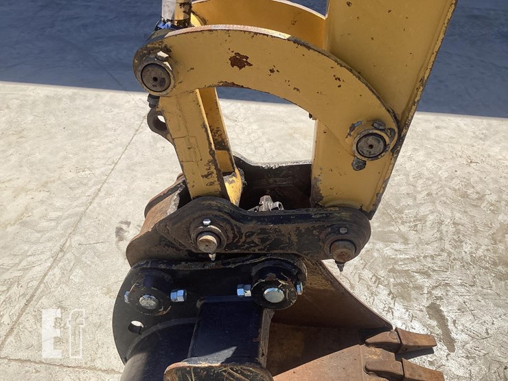 2019-caterpillar-305-image-12