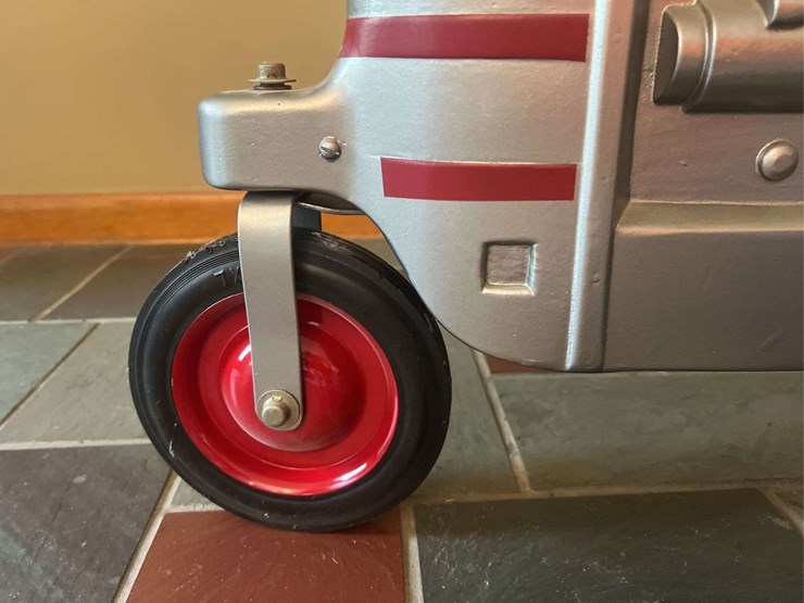 gene-gregory-custom-silver-king-pedal-tractor-image-17