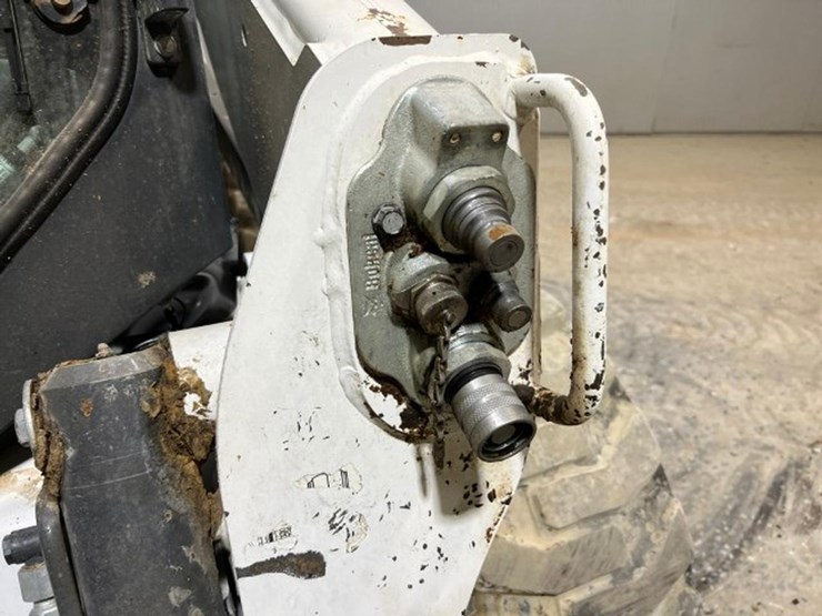 2022-bobcat-s740-image-11