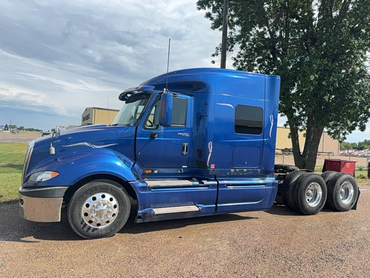2010-international-prostar-image-1