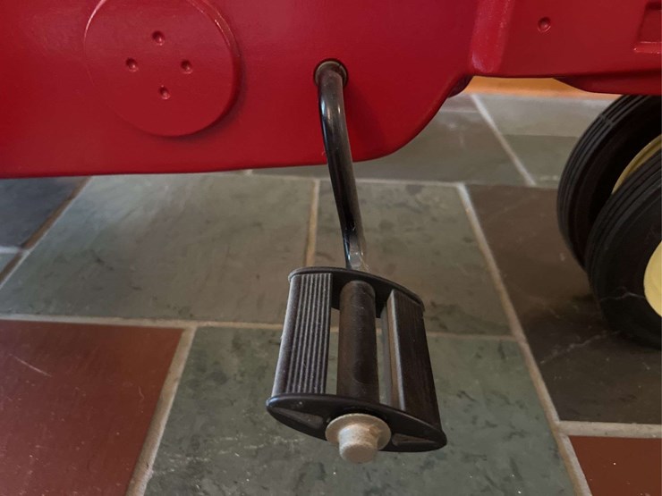 gene-gregory-cockshutt-30-pedal-tractor-image-11