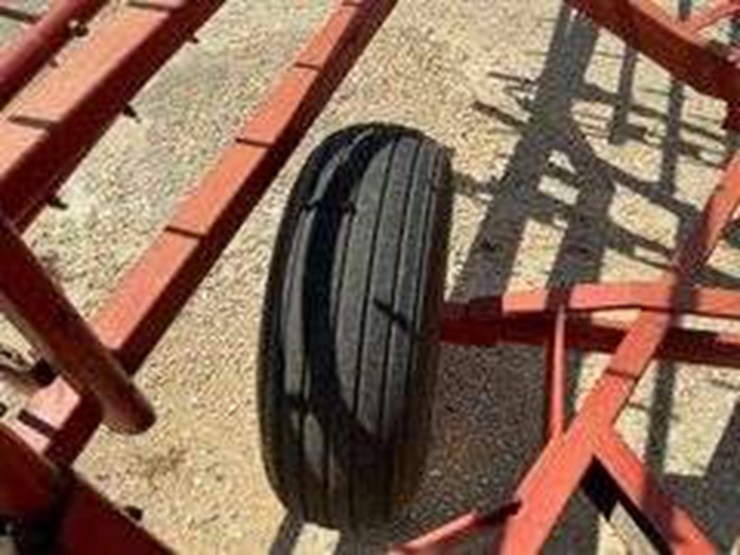 mcfarlane-36’,-8-bar-spike-tooth-drag,-gauge-wheels-image-9