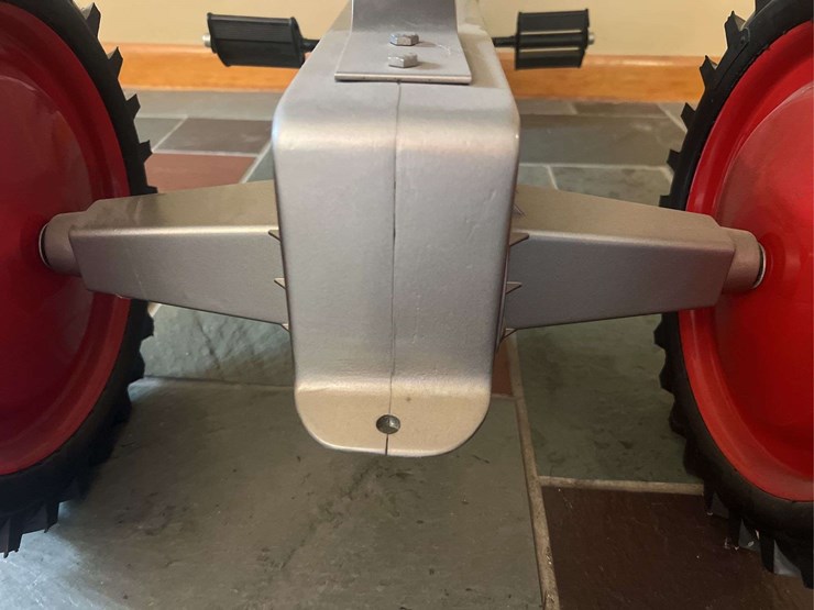 gene-gregory-custom-silver-king-pedal-tractor-image-13