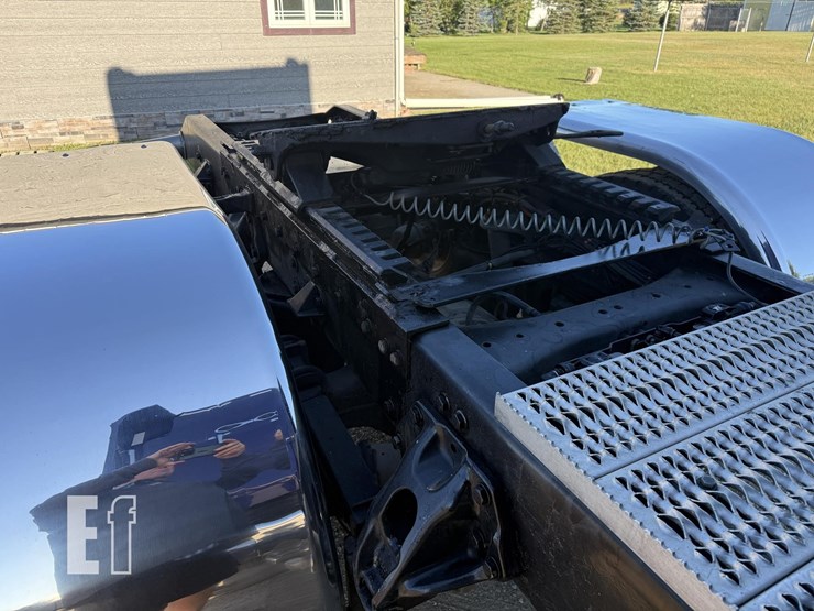 2021-peterbilt-389-image-43