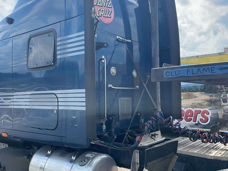2009-peterbilt-387-image-14