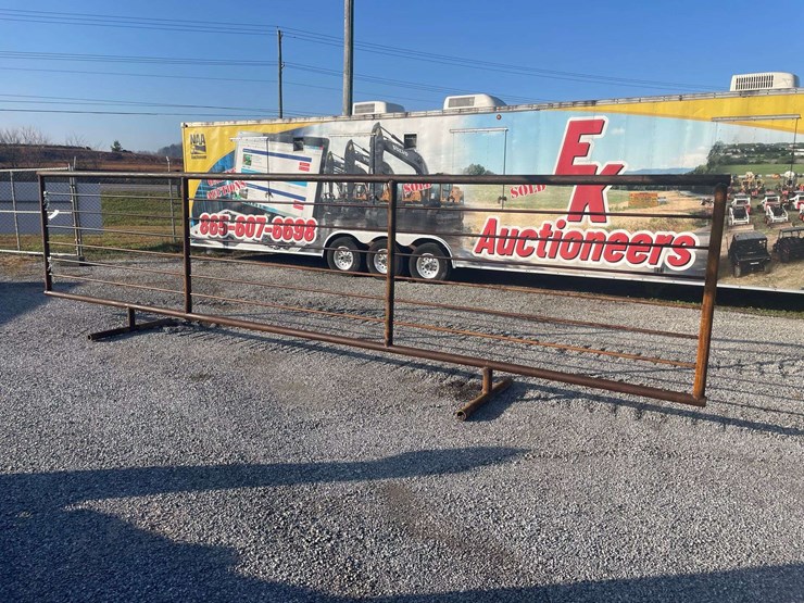 qty-(1)-24'-freestanding-pipe-fence-panel-image-1
