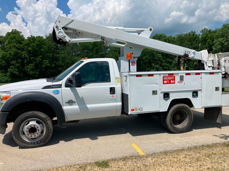 2013-f-550-bucket-truck-image-1