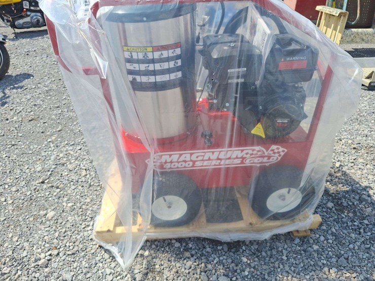unused-magnum-4000-gold-hot-water-pressure-washer-image-6