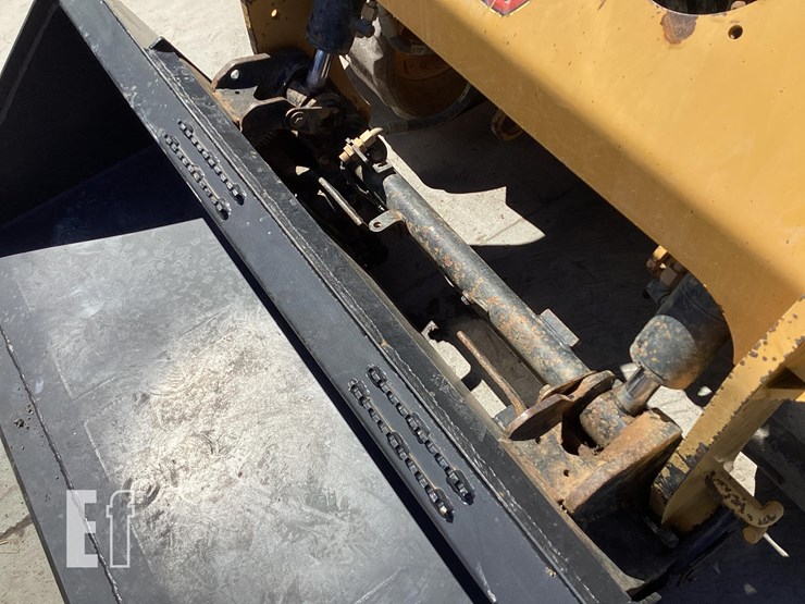 2020-caterpillar-259d3-image-10