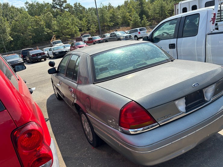 #5009-•-2003-ford-crown-victoria-|-for-parts/repairs-image-5