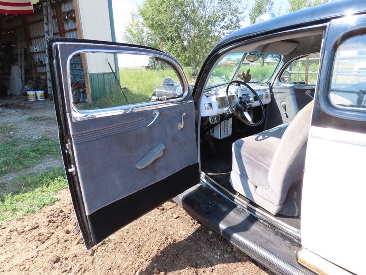 1940-ford-deluxe-cop-car-image-11