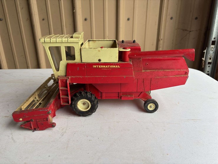 (2)-1/20-international-harvester-915-combine-and-1/16-5100-grain-drill-ertl-image-3
