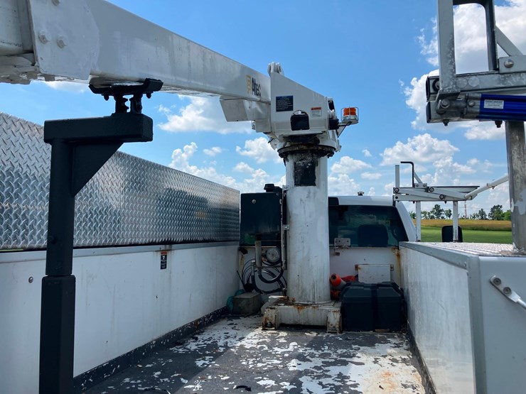 2017-ram-4500-bucket-truck-image-21