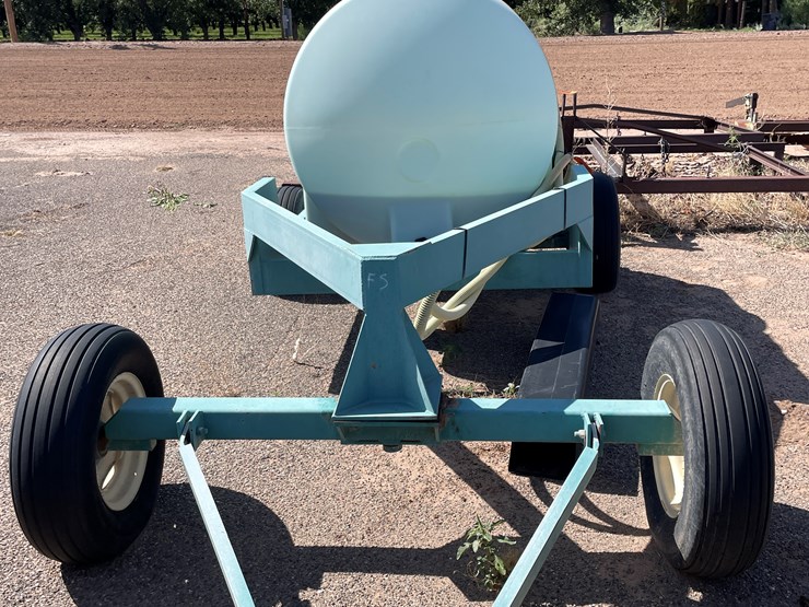 #9021-•-western-tank-liquid-fertilizer-on-4-wheel-wagon-image-2