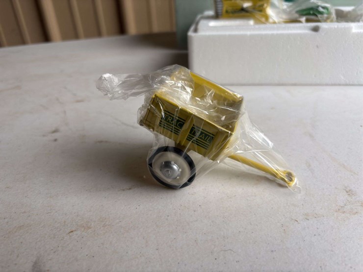 (2)-1/24-chevy-truck-and-murray-pedal-tractor-models-image-7