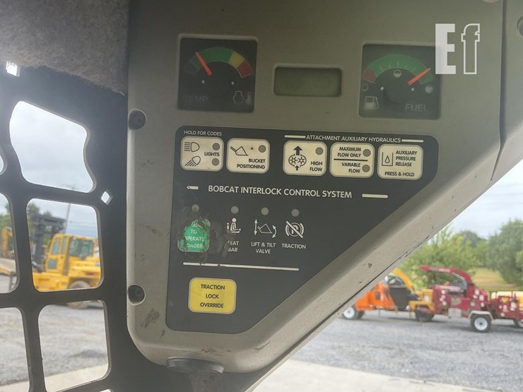 2006-bobcat-s220-image-13
