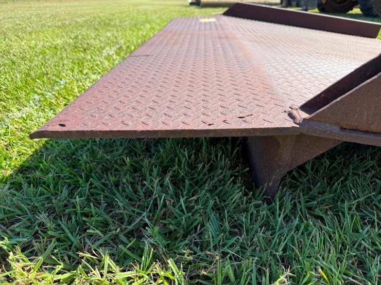 loading-dock-(76.5'x5')-image-3
