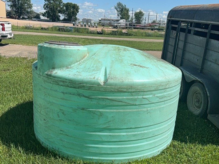 1250-gallon-poly-water-tank-image-1