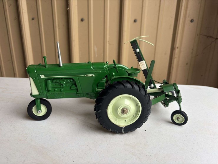 1/16-oliver-880-and-sickle-mower-image-2