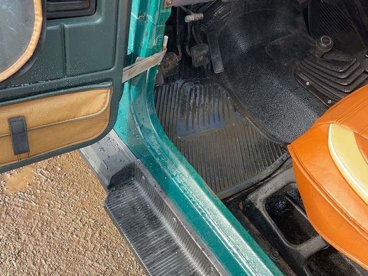 1994-jeep-wrangler-image-26