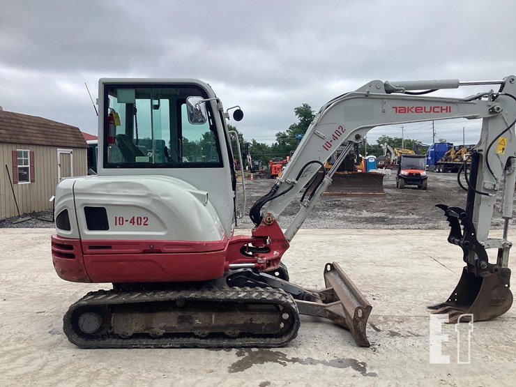 2018-takeuchi-tb240-image-5