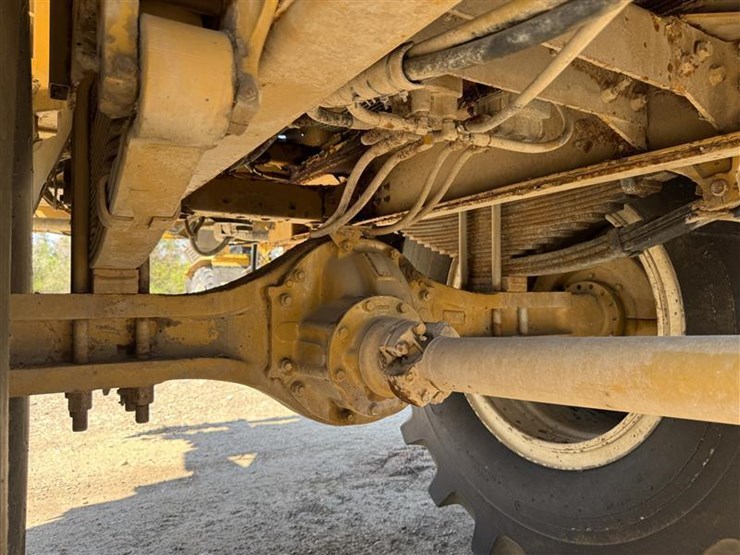 2005-john-deere-70-image-32