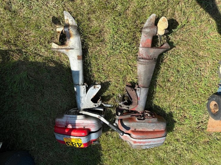 (2)-vintage-outboard-motors-image-1