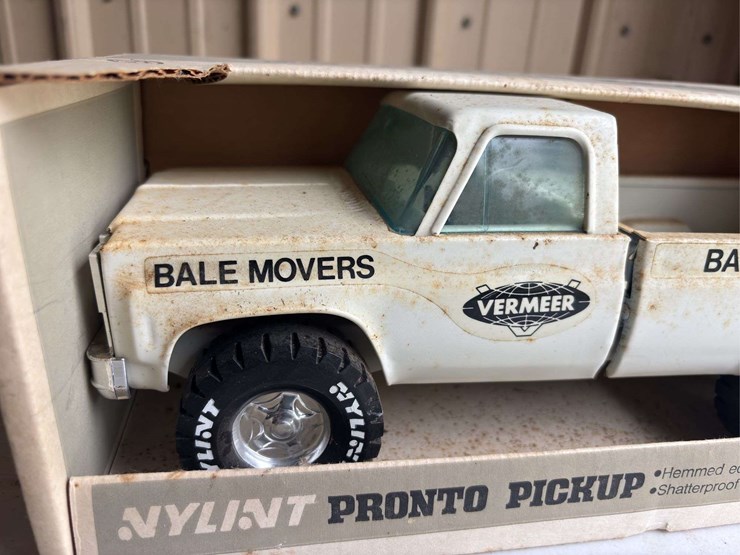 (2)-vermeer-truck-and-napa-pedal-car-toy-nib-image-8
